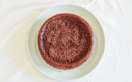 コザの町から生まれたチーズケーキ『チョコクランチ』Lホール (18cm / 700g) チーズケーキ ケーキ 冷凍 取り寄せ ギフト 沖縄市 / 株式会社ファーストマーク[BCBR005]