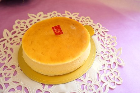 たまご屋の 新鮮卵 とフランス産 チーズ をたっぷり使った『 ママンチーズケーキ 』 1個 (直径15cm) | お菓子 菓子 焼き菓子 チーズケーキ チーズ ケーキ たまご スイーツ デザート おや