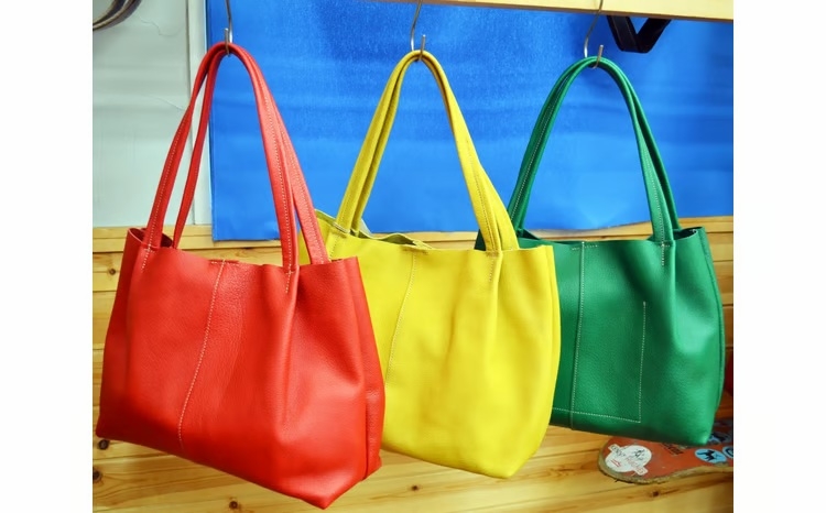 
                  柏レザートートバッグ〈 鞄 カバン 革製品 通勤 日本製 本革 豚革 おしゃれ ファッション 雑貨 プレゼント 誕生日 おすすめ 〉
                