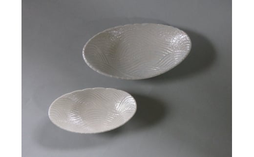 【伊万里焼】市川冬山窯「虹彩磁波彫り楕円皿 大・小セット」 037-H751
