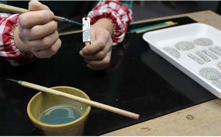 A20-305 二宮閑山 有田焼磁器玉ペンダント たこ唐草