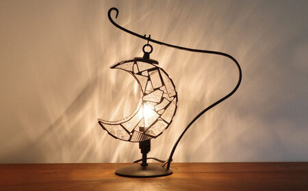 ステンドグラスのテーブルランプ 月 クリアー S / ランプ オリジナル ギフト / 瀬戸市 / Ｎｉｊｉｉｒｏ Ｌａｍｐ[BBAD038]