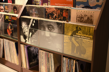 レコードディスプレイラック RCS1030N 木目ナチュラル 《サイズ幅103×奥行34.5×高さ171.5（cm） 重量27kg》 【レコードジャケットを楽しめるディスプレイ 約420枚】組立式 お