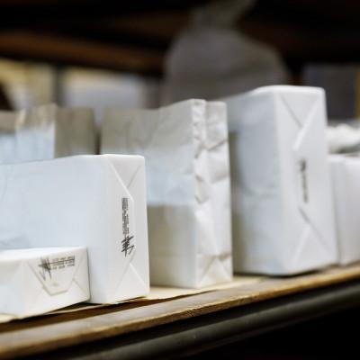 ふるさと納税 瀬戸市 【瀬戸焼】ニュークリンクルスーパーバッグ#2 花器 ホワイト【セラミック・ジャパン】 |  | 03