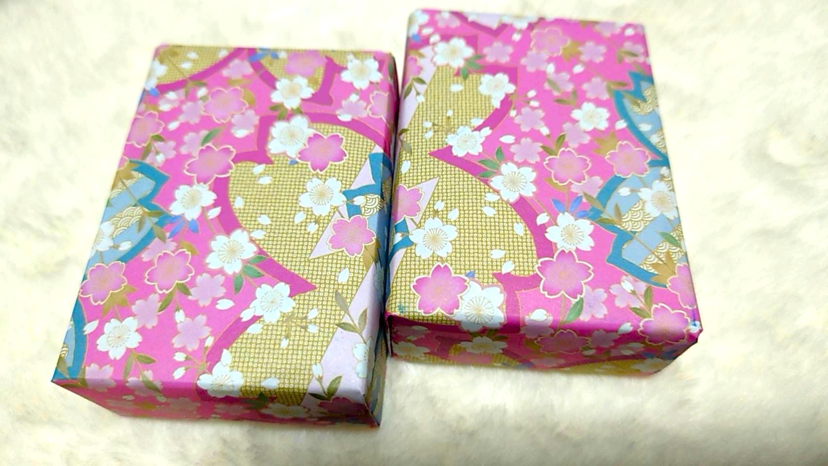 お守りキーホルダー 2個セット / レジン製キーホルダー ハンドメイド アクセサリー 桐箱入り