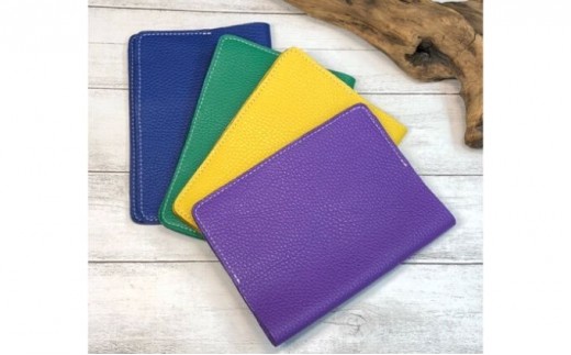 左より　ブルー、グリーン、イエロー、パープル