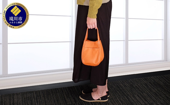 
            牛革　ミニバック　オレンジ
          