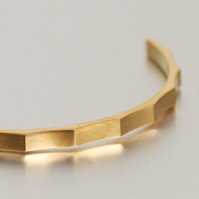 ふるさと納税 大津市 【10金イエローゴールドバングル】凹凸デザインが繊細に彩る 大人のこだわり K10ジュエリー |  | 02