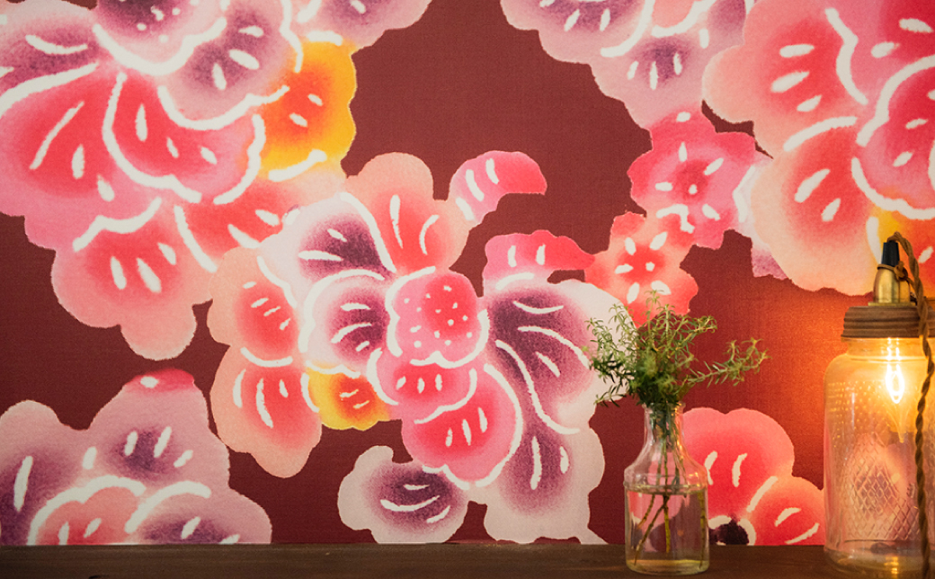 紅型壁紙 2m SOURIRE スーリール | 紅琉 BINRYU アラヤプランニング株式会社 | 沖縄 伝統工芸 びんがた 紅型 | 防炎 抗菌 壁紙 | テキスタイル インテリア モダン ナチュラ