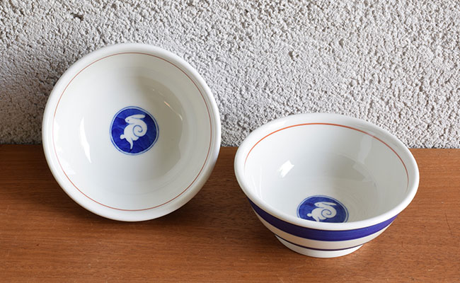 【ふるさと納税】深川製磁 【有田焼】月見うさぎ ペア玉割 和食器 食器 うつわ 器 ボウル 小鉢 鉢 取り鉢 サラダボウル とんすい 兎 手描き 2個セット 鍋 電子レンジOK aa003
