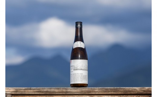 
                  越後の名酒「八海山」 吟醸 ニセコ蝦夷富士【四合瓶720ml】
                