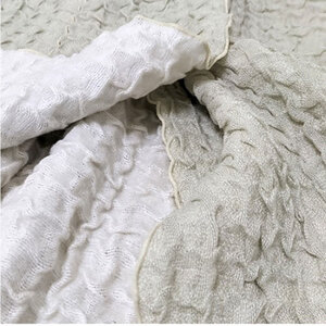 シルク使いの　ふわふわ 着る毛布(65×90cm)　ベージュ　19016M-BE