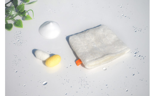 SaLa Silk 真綿洗 顔用パフ ~パッフル~ 絹商品 シルク 染織 洗顔 パフ 繭 細工 クラフト お蚕さん 製糸 ケア 用品 保湿 潤い 肌 美容 天然素材 手織り 敏感肌 ハンドメイド プレゼント ギフト クリスマスプレゼント 岩手県 北上市 さらのき工房 （C0501）シルク タオル 洗顔 赤ちゃん 出産 ギフト 贈物 敬老の日 喜寿 長寿 母の日 自然 祝い 誕生日 ホワイトデー