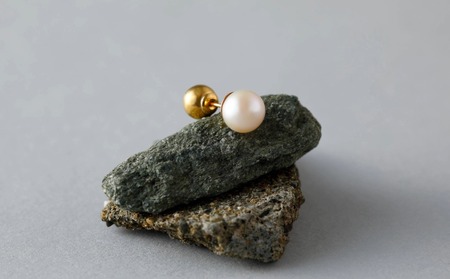 パールピアスゴールド