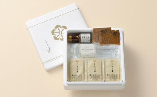 
            【佐嘉平川屋】温泉湯豆腐AK(温泉湯豆腐/調理水/胡麻だれ/雑炊用きのこ具材)
          