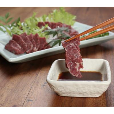 ふるさと納税 南阿蘇村 【馬刺し】熊本直送　ブロック肉　赤身300g+上霜降り(トロ)300g　合計600g(南阿蘇村) |  | 01