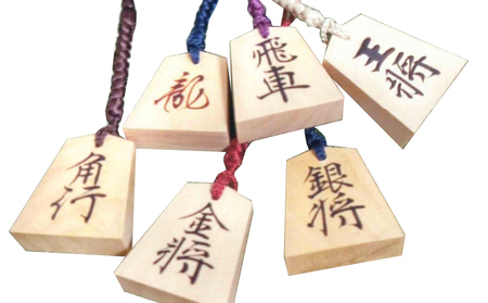 漆かき駒根付（お好きな文字入れます） 小物 キーホルダー ストラップ オリジナル漆直書き 王将 玉将 飛車 角行 龍王 龍馬 将棋 将棋の駒 和風 将棋好き 
