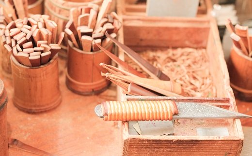 匠の耳かき（節あり・濃茶色　専用ケース付）　ハンズマインド賞受賞　H013-029