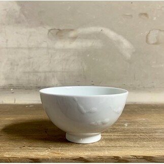 有田焼 井上萬二窯 井上祐希作 手ろくろ 茶碗 白磁釉滴飯碗（小） 【井上萬二窯】 陶芸家 井上祐希作 手作り 一点もの 手ろくろ 井上祐希 陶芸家 贈り物 ギフト A25-82