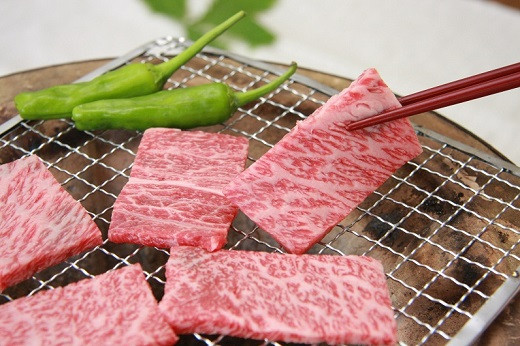 サッと炙るのがおすすめ。上品な脂身の美味しさが口の中に広がります。