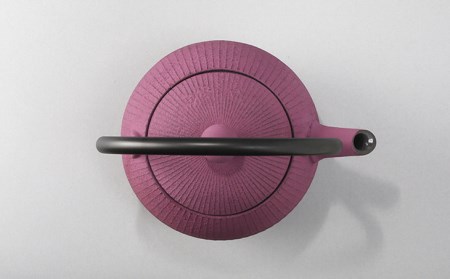 【6カ月以内発送予定】南部鉄器 急須 手まり（グレープ） 0.5L 【及春鋳造所 作】 伝統工芸品 キッチン用品 食器 日用品 雑貨[Y0023]