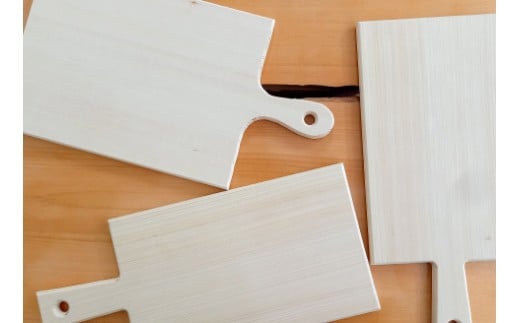 《取っ手付き》高級木材ベイヒバのまな板 1枚【まな板 1枚 天然木 手作り 取っ手 ベイヒバ ヒバ ひば 高級 抗菌 殺菌 防湿 防虫 木工雑貨 まないた キッチン 木製 シンプル ナチュラル ウッド 家庭用 贈答用 ギフト 母の日 父の日 島根県 大田市】