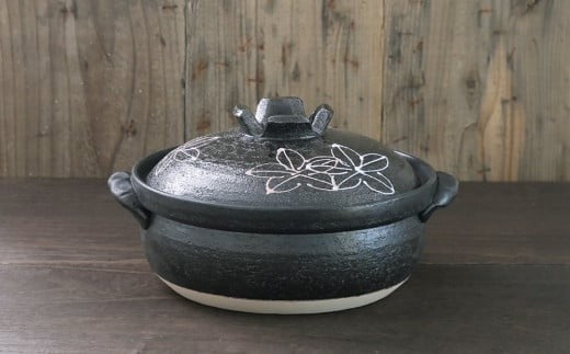 
            【萬古焼（ばんこやき）】一珍フラワー 8号セラミック加工IH直火両用土鍋　スズ木【2～3人用 IH可 直火可 鍋 土鍋  8号 セラミック キッチン雑貨  三重県 四日市市】
          