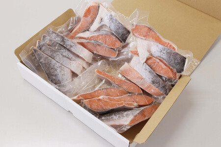 国産銀鮭「佐渡サーモン」塩鮭切身約1.5kg真空包装＜弓ヶ浜水産＞定塩さけ