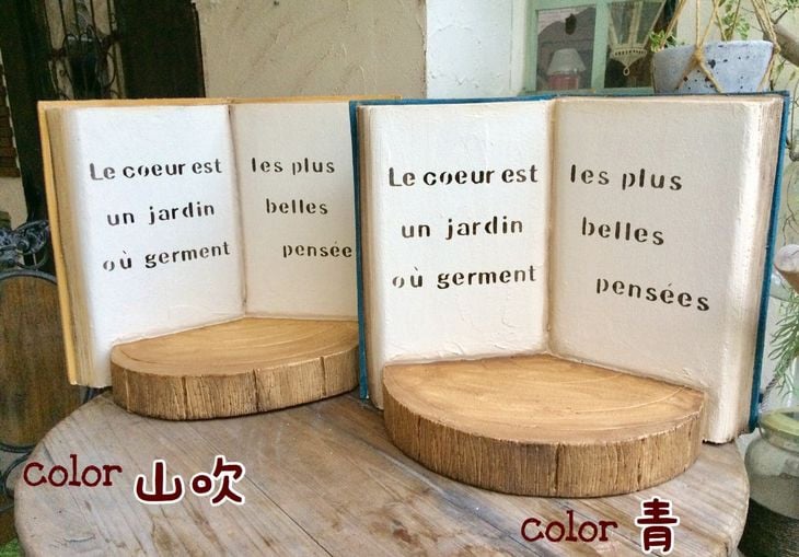 ＜Moon Rabbit＞森を感じる切り株ブックスタンド