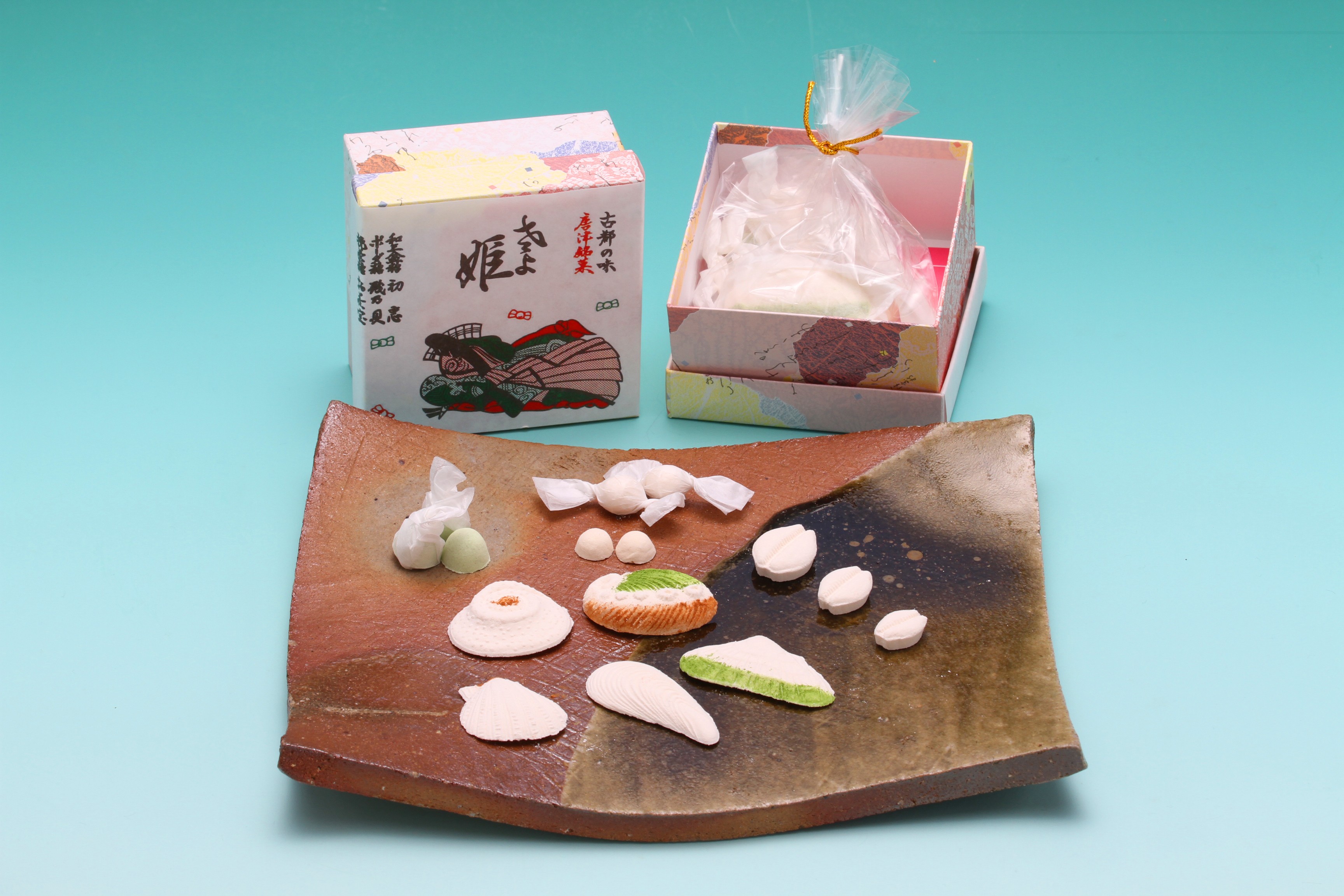 
                  明治創業開花堂の和三盆干菓子『さよ姫小箱』3箱入り
                
