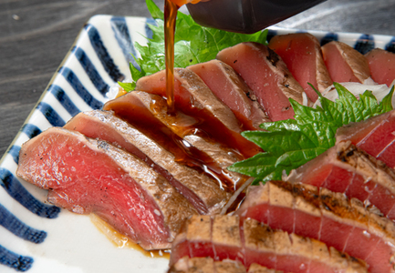 養殖本マグロの藁焼きたたき　赤身