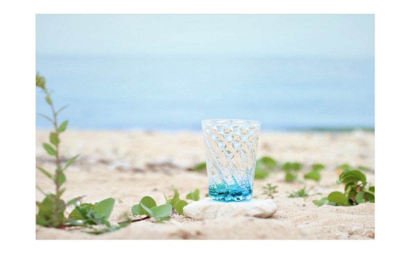 
                  【RYUKYU GLASS WORKS 海風】オキナワオーシャン　モールタンブラー ☆琉球ガラス 読谷村 コップ 夏 ガラス工房 GALA青い海 彩り うちなーすぐりむん 清涼感 地場産品 手作り 人気商品 沖縄 プレゼントに 涼しさ演出 お祝いに オススメ 伝統工芸品
                