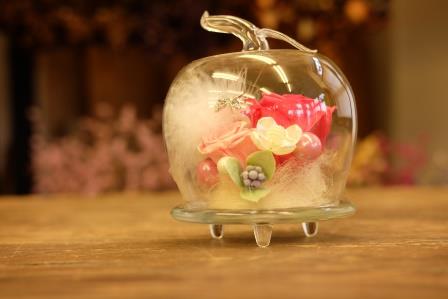空間を華やかに　プリザーブドフラワー「ガラスドーム」イエロー＆オレンジ系