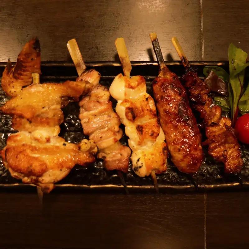 福島ブランド鶏 会津地鶏の炭火やきとり 5本セット（5種1本ずつ） 焼き鳥 串焼き 鶏肉 むね もも 手羽 つくね 皮 たれ 塩 食べ比べ 大容量 詰合せ  FAG-0079