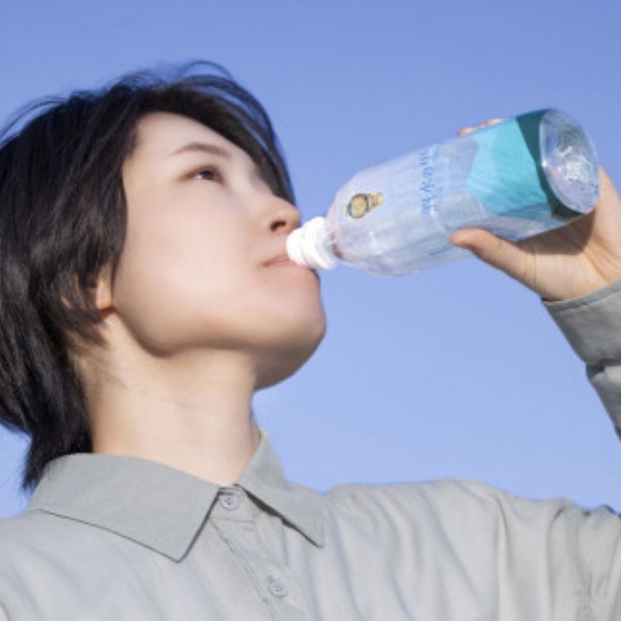 プレミアム天然水 鈴鹿山麓の銘水「泗水（しすい）の里」24本（24本×1ケース）モンドセレクション 最高金賞│水 天然水 ミネラルウォーター おいしい水 軟水 水割り 名水 銘水 三重県 四日市市_イ