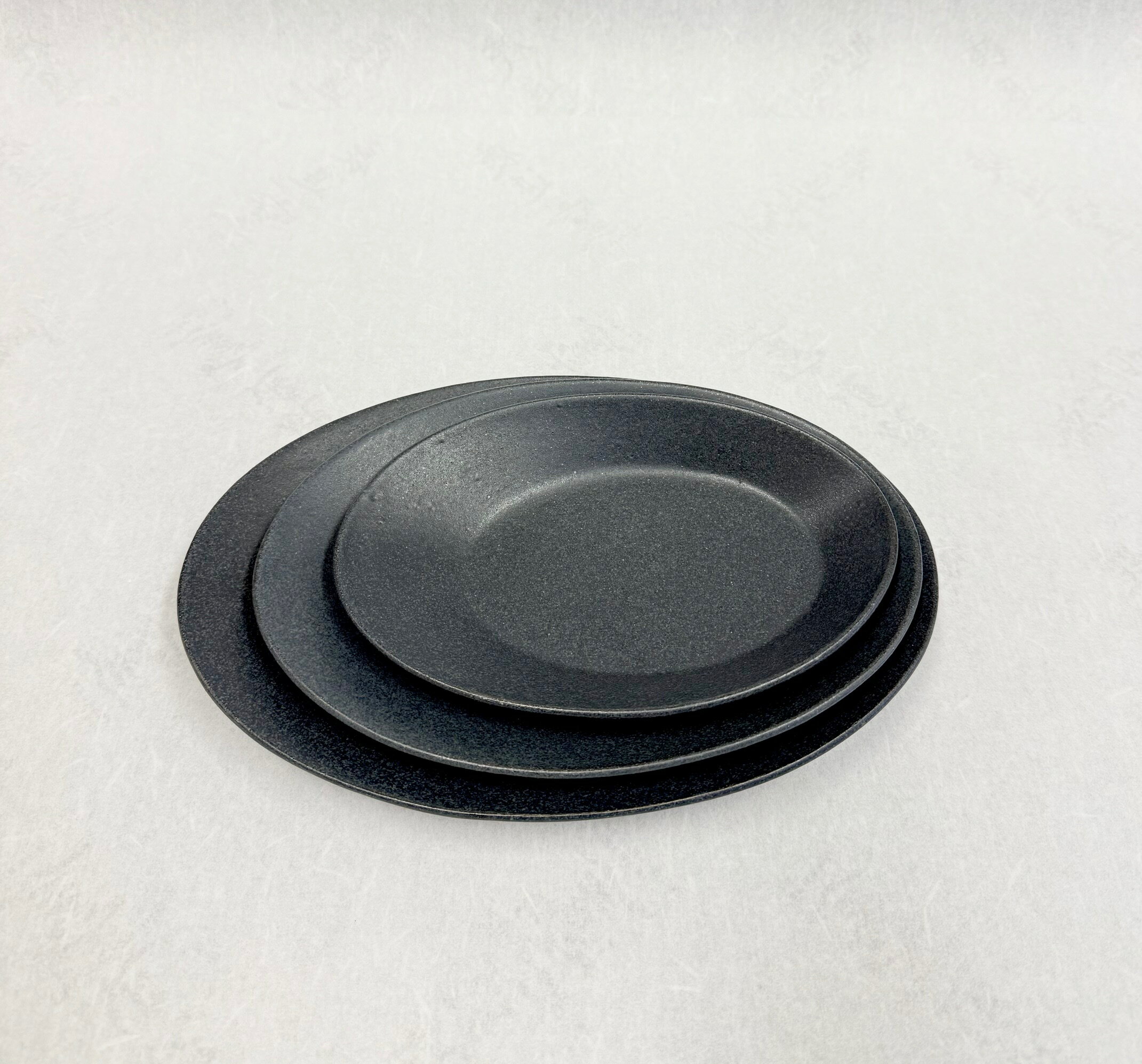 【ふるさと納税】「鹿追焼」黒釉楕円皿3枚セット【 ふるさと納税 人気 おすすめ ランキング 鹿追焼 焼き物 陶芸品 陶器 皿 美術品 インテリア 食器 丸皿 北海道 鹿追町 送料無料 】 SKU009