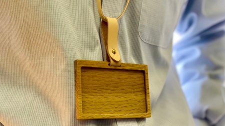 ネームカードホルダー　(オーク)　ヌメ革ネックストラップ付き ネームホルダー カードホルダー IDカードケース【018S003】