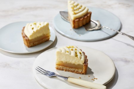 ヴィーガンケーキ　クレーム・タルト・オ・シトロン(カット済）　お菓子 タルト ケーキ ヴィーガン 乳 卵 不使用 カット バレンタインデー ホワイトデー 母の日 父の日