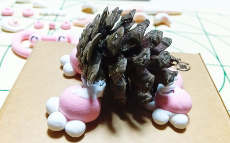 手作り体験 松ぼっくりシーサー作り【4体】2～4名様 工作体験 手作り シーサー 子供 体験 3歳 4歳 5歳 簡単 子連れ体験 親子 家族 カップル 小学生 しーさー 観光 ライカム 手軽 沖縄 北