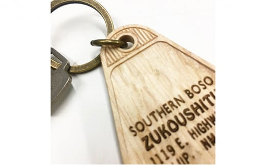 無着色 無垢削り出し　丈夫で木本来の色を活かしております。