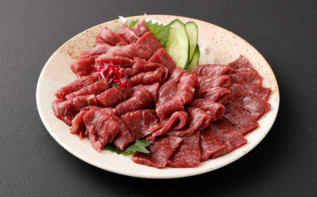 
            【フジチク ふじ馬刺し】 カット不要！切れてる馬刺し！50g×4人前 1人前あたり50g 計200g 馬肉 お肉 馬刺  生姜・たれ付き
          
