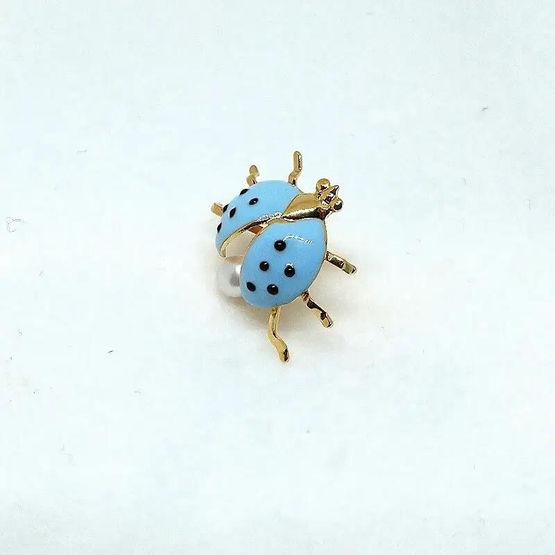 2111 真珠ピンブローチ・てんとう虫（水色）（淡水本真珠・ボタン） 贈り物 かわいい カジュアル オシャレ クリスマスプレゼント アクセサリー