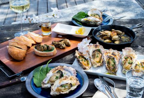 【予約商品】牡蠣　広島　むき身牡蠣1600ｇ（800ｇ×2）＆殻付き牡蠣（5個～8個）　矢野水産【配送不可：離島】【配送時期：2025年1月上旬～2025年4月上旬】