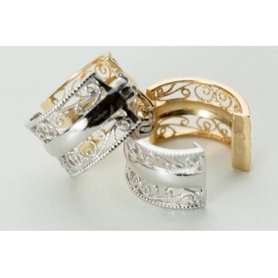 ふるさと納税 甲府市 【ジュエリーの街、山梨県甲府市】K18YG/K18WGリバーシブルピアリング E4843 |  | 02