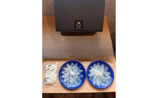 
                  大阪産トラフグ「ふぐの神」てっさ（2人前）セット（てっさ50g、湯引き70g）
                