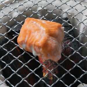 【訳あり】骨取り うす塩 銀鮭 切り落とし 300g×4パック(総計1.2kg)【配送不可地域：離島】【1612120】