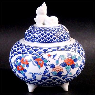 ふるさと納税 伊万里市 色鍋島青海波扇文香炉 |  | 01