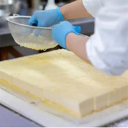 【毎月定期便】クランツ国誉店の濃厚チーズケーキ 200g×1本全4回_北海道 釧路町の老舗洋菓子店 クランツ国誉店 お菓子 人気 スイーツ ケーキ 冷蔵 プレゼント デザート 菓子 贈答用 贈答品 ギ