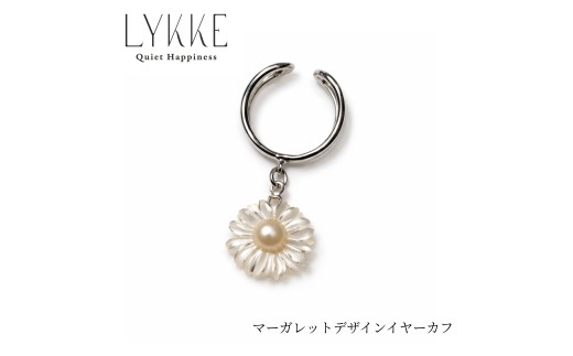2159 LYKKE マーガレットデザイン 淡水真珠（4.5mm） シルバーイヤーカフ　シェル 白蝶貝 花モチーフ レディース ノンホールピアス 上品アクセサリー フォーマル ギフト プレゼント フラワー 日本製 伊勢 伊勢志摩