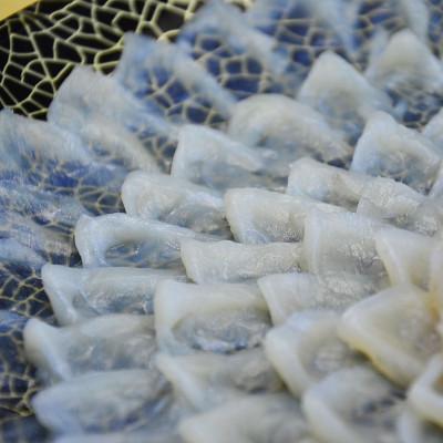 ふるさと納税 岡垣町 とらふぐ刺身　菊盛り一尺大皿30cm　ふぐ皮湯引き付　4人前(岡垣町) |  | 01